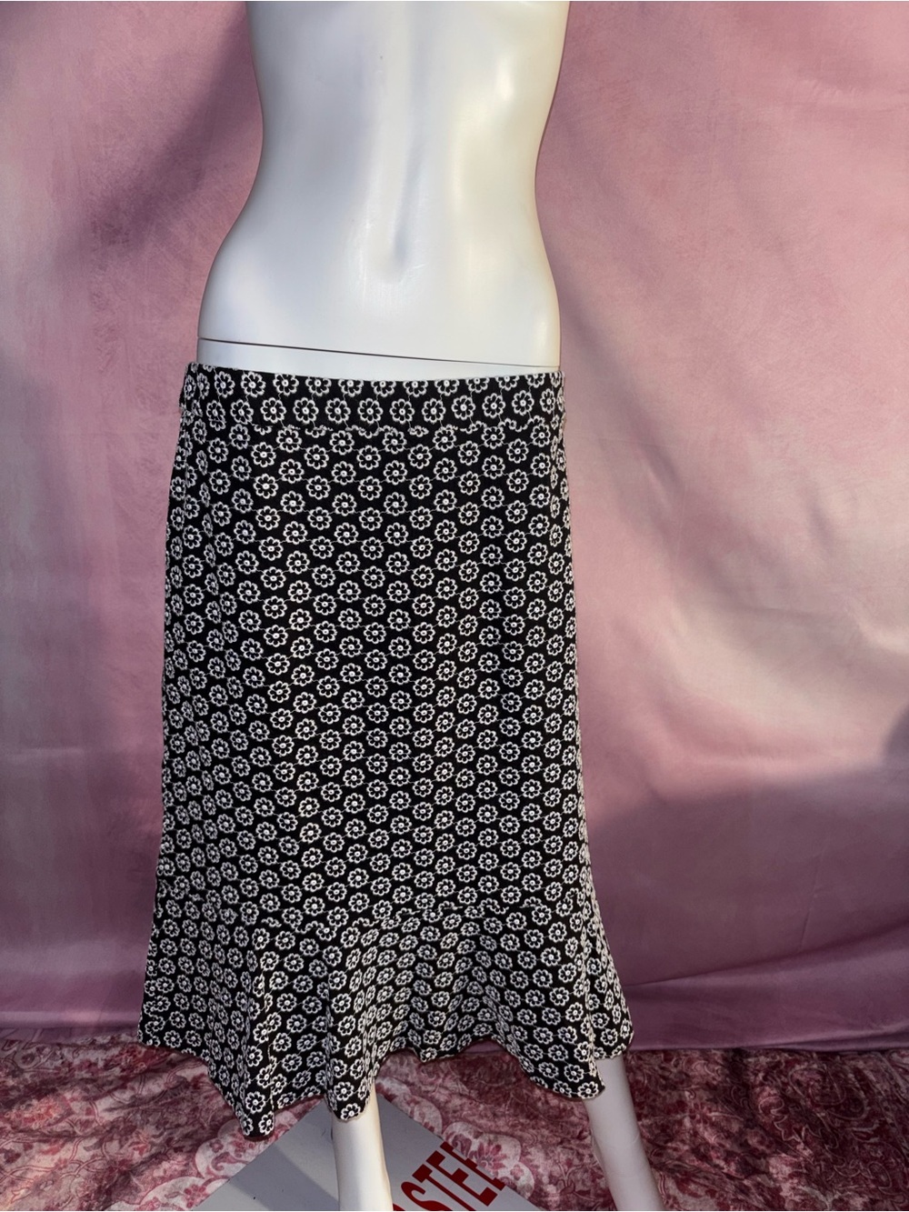 Ann Taylor Black and White Floral Patterned Midi Skirt